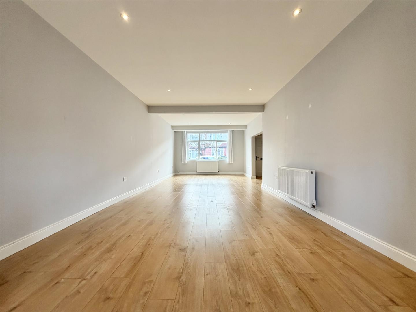 3 bed property in Sylvan Avenue, London